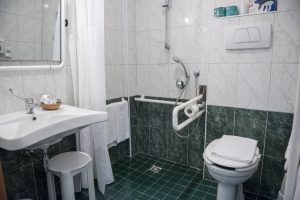 bagno-camera-attrezzata